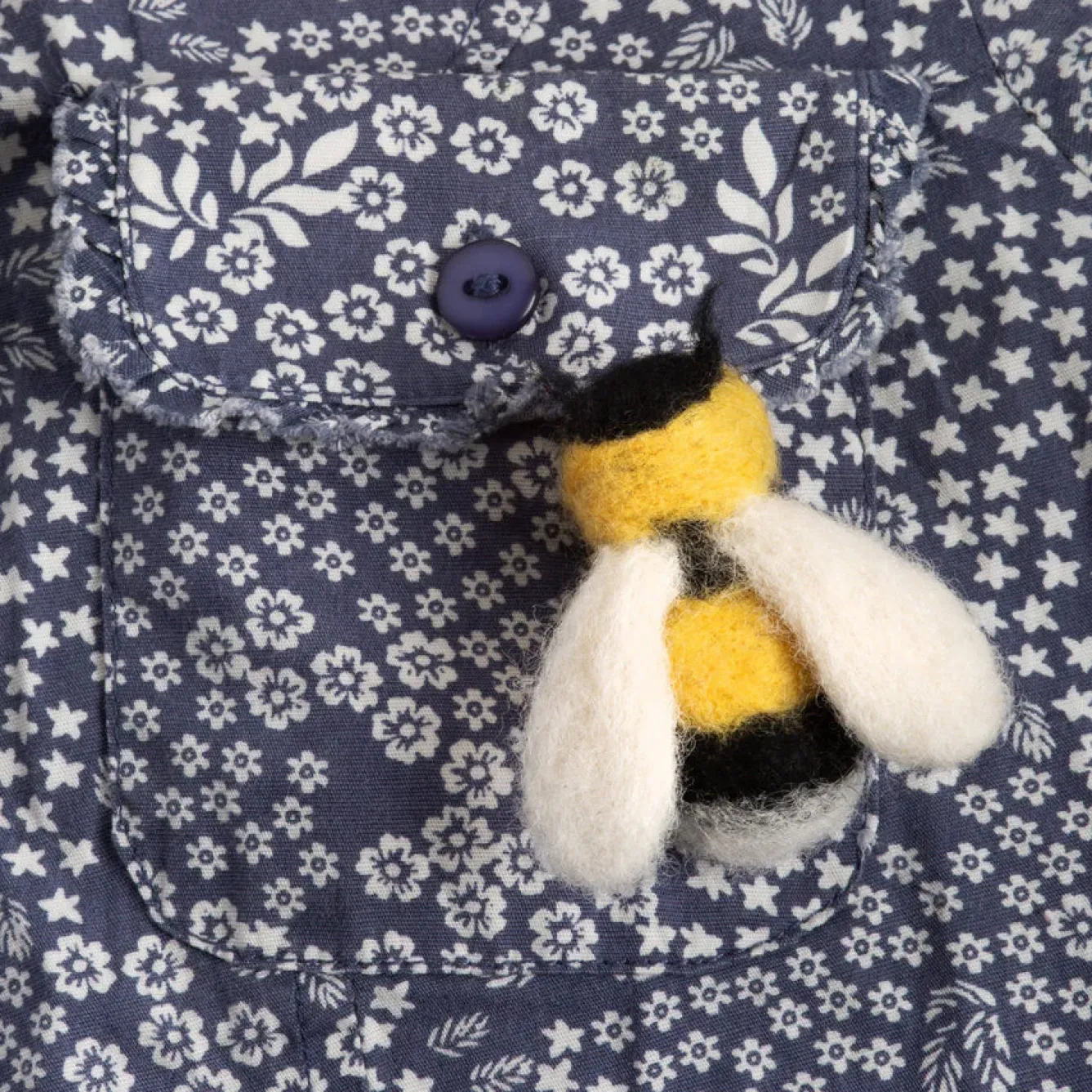 Hawthorn Handmade Crafts-Bumblebee Brooch Felting Kit