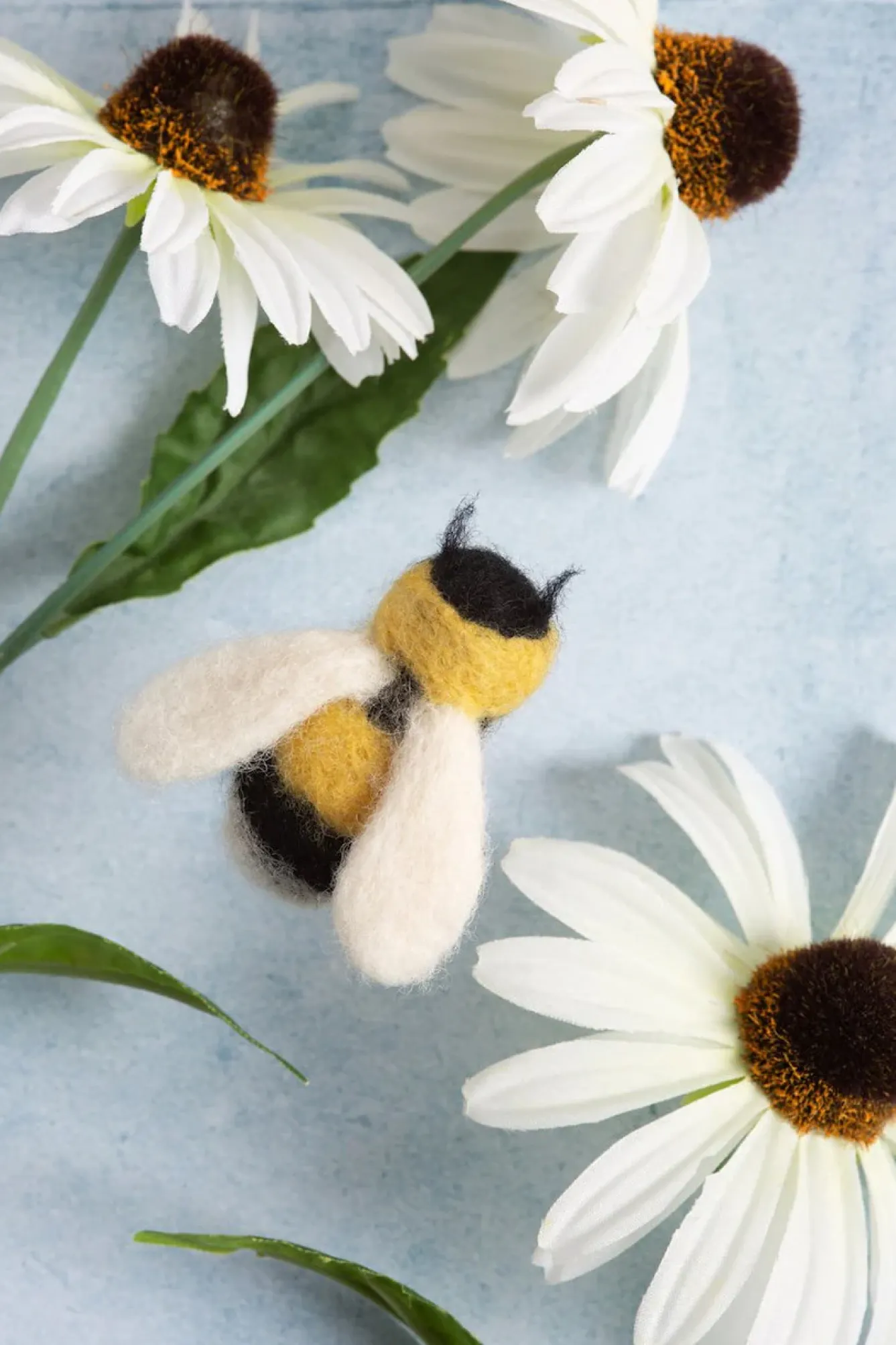 Hawthorn Handmade Crafts-Bumblebee Brooch Felting Kit