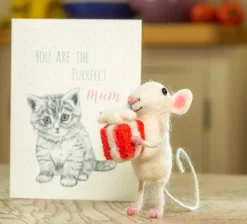 Sew Heart Felt Children-Felt Mouse with Present