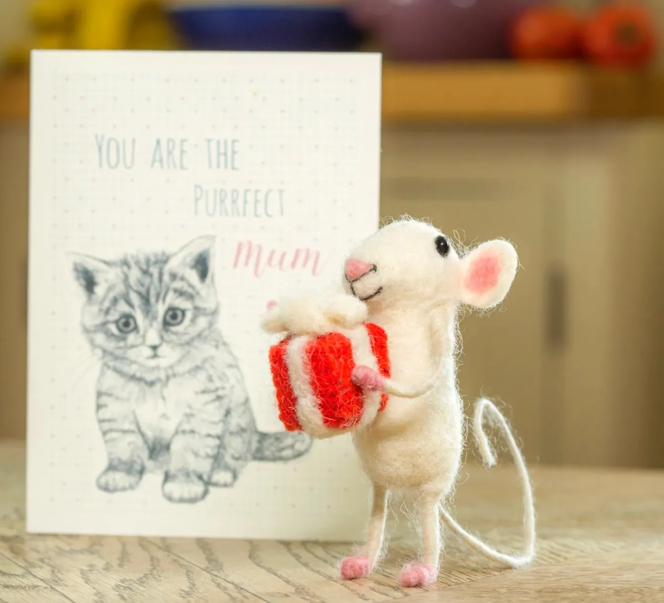 Sew Heart Felt Children-Felt Mouse with Present