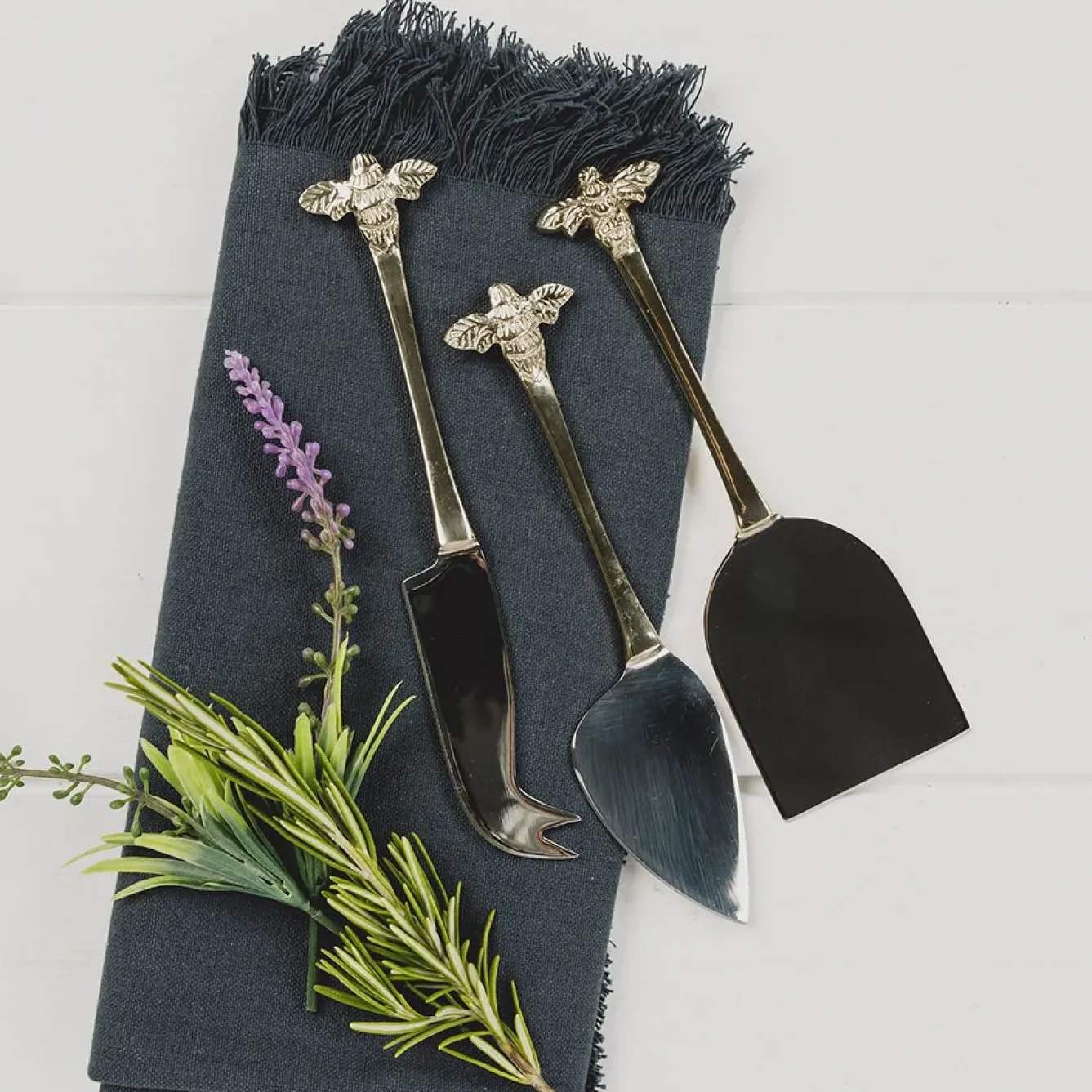 Selbrae Tea-Gold Bee Cheese Knives Set of 3