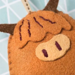 Corinne Lapierre Crafts|Children-Highland Cow Felt Craft Mini Kit