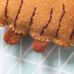 Corinne Lapierre Crafts|Children-Highland Cow Felt Craft Mini Kit