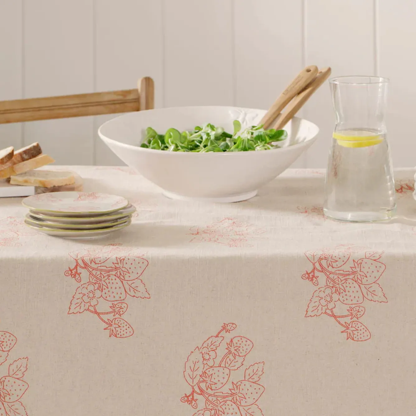 Sophie Allport Tea-Linen Blend Strawberries Table Cloth