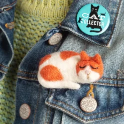 Hawthorn Handmade Crafts-Snoozing Cat Brooch Felting Kit