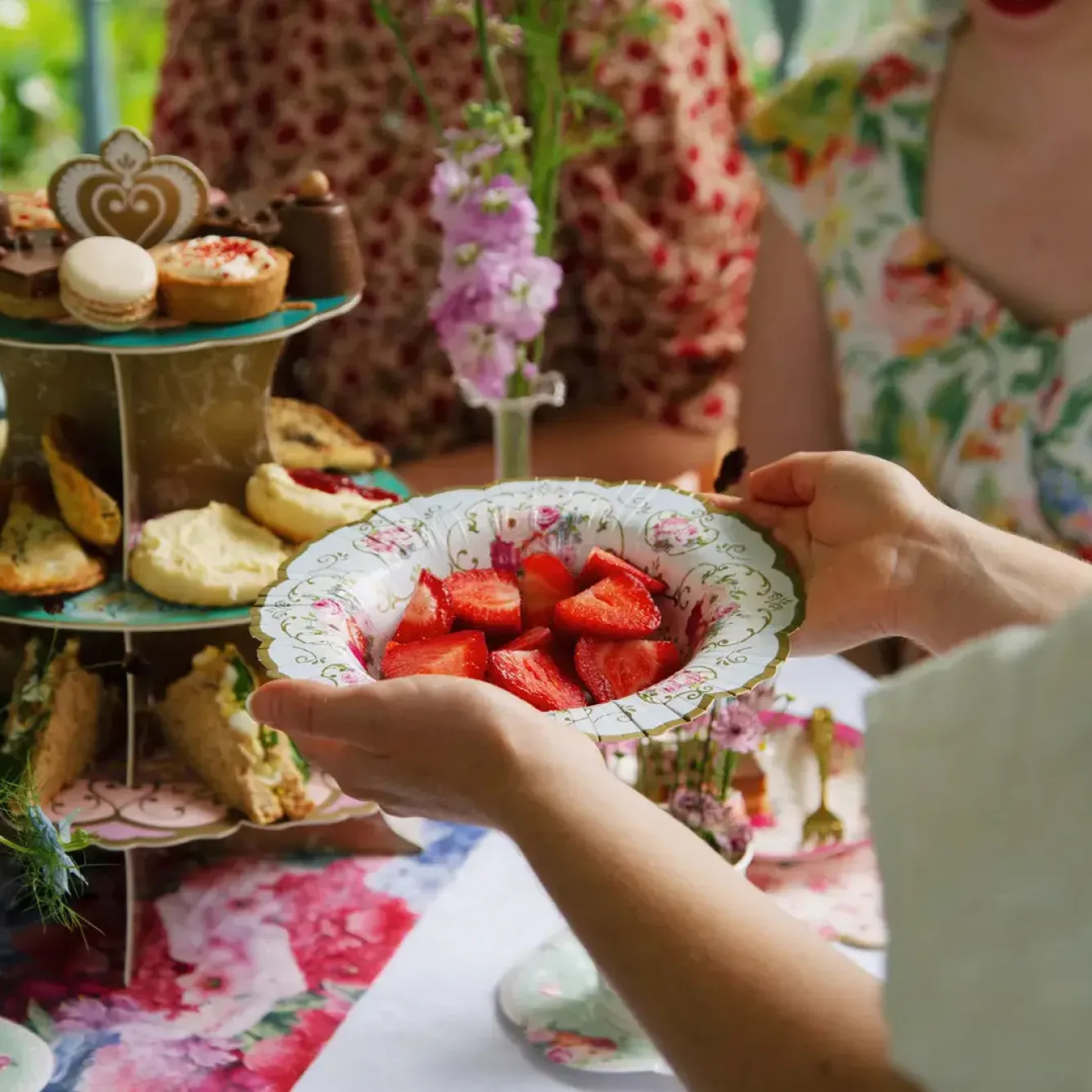 Talking Tables Picnic|Bowls & Dishes-Truly Scrumptious Floral Paper Bowls - 12 pack